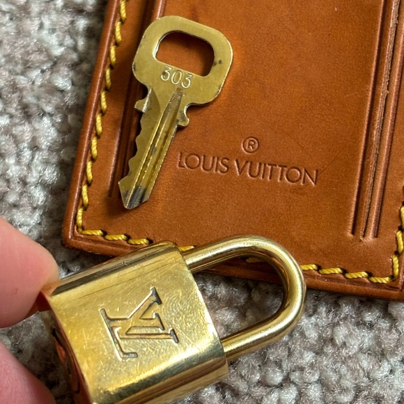 Louis Vuitton luggage tag and lock key 303 - Picture 12 of 13